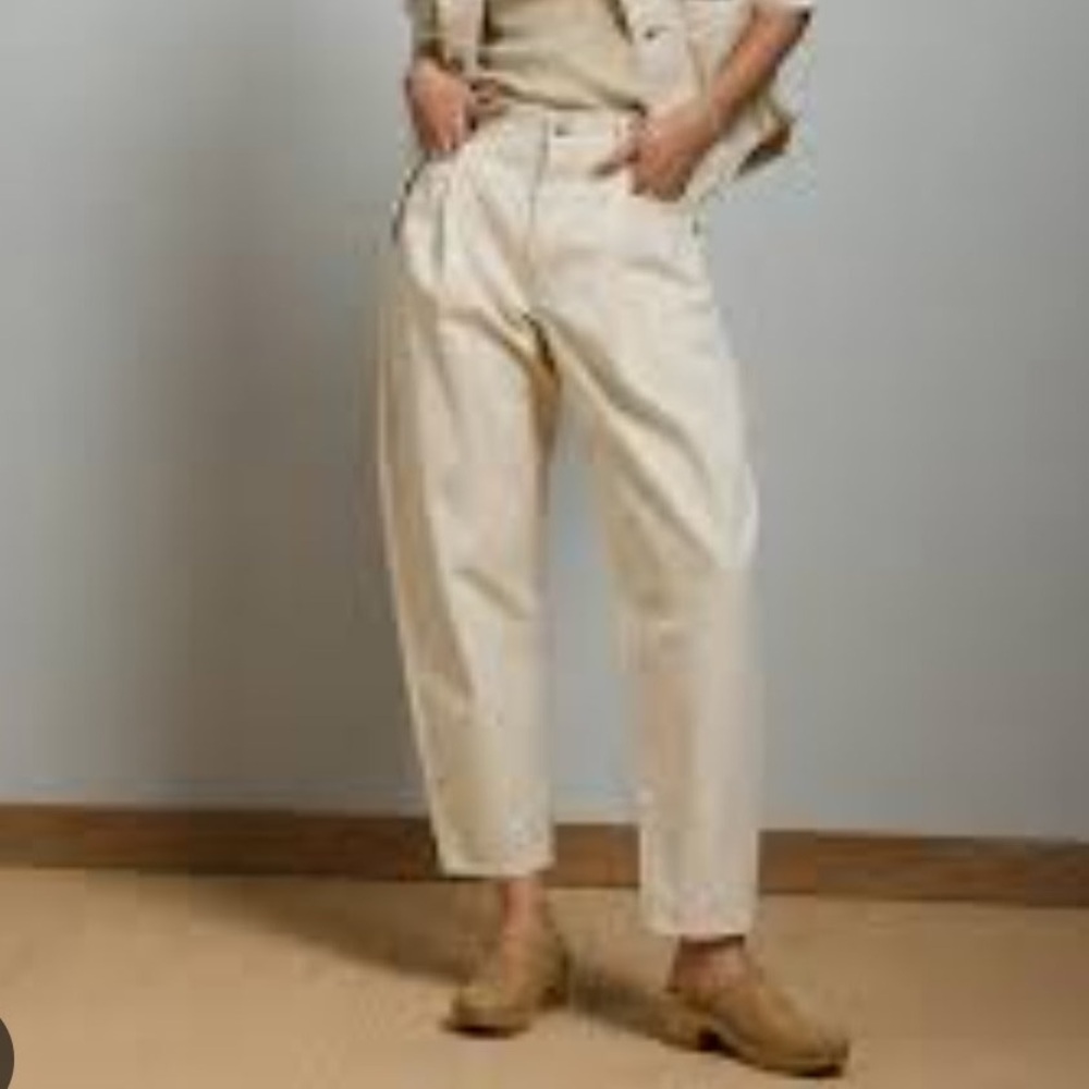 American Eagle AE77 Barrel Outfitters‎ Light Cream Cropped High-Rise Pants